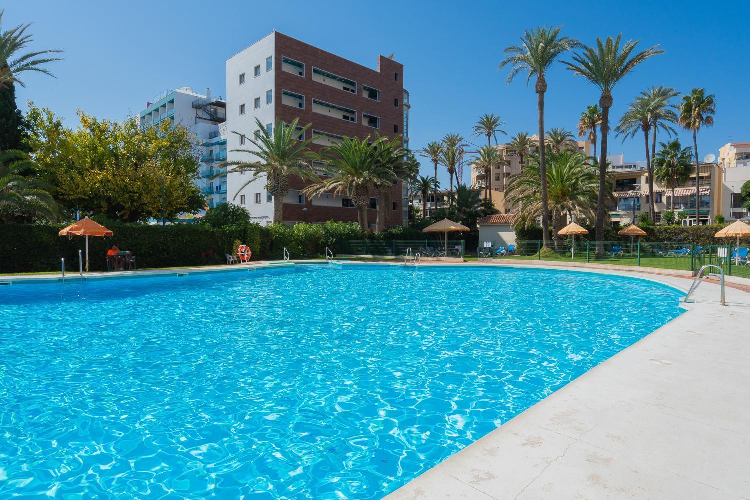 Ferienwohnung Private 250Sqm Garden Duplex, Jacuzzi, Cinema, Sea View Escape Torremolinos Exterior foto