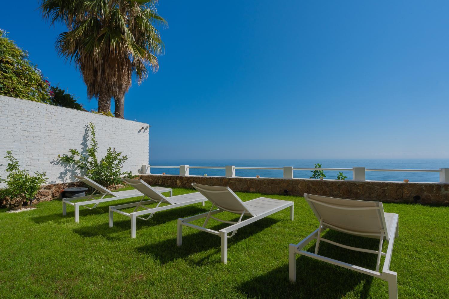 Ferienwohnung Private 250Sqm Garden Duplex, Jacuzzi, Cinema, Sea View Escape Torremolinos Exterior foto