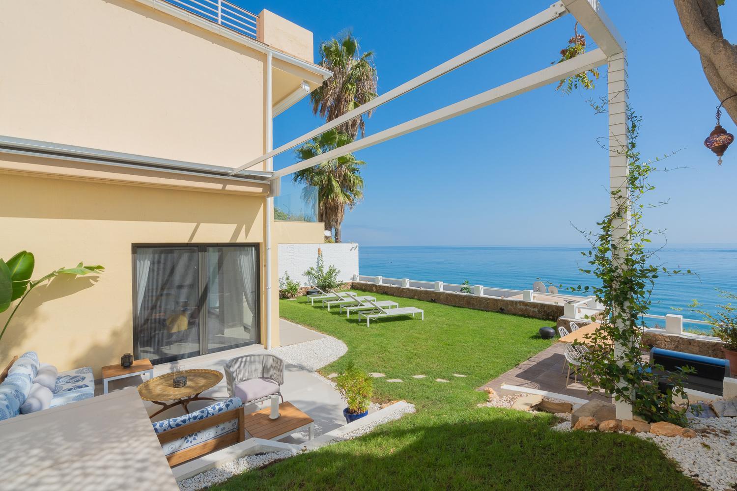 Ferienwohnung Private 250Sqm Garden Duplex, Jacuzzi, Cinema, Sea View Escape Torremolinos Exterior foto